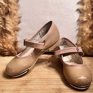 Capezio tap shoes Sz 9.5 (little girls)